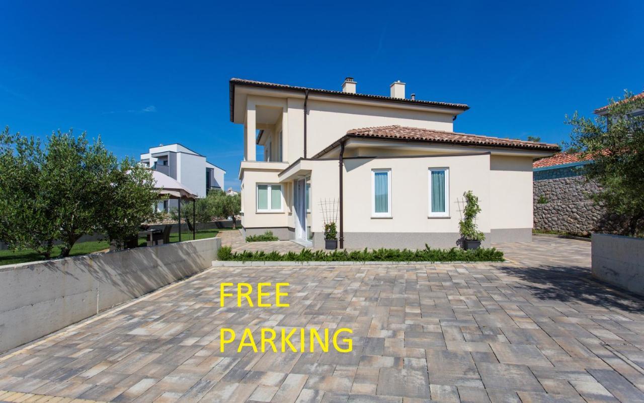 Studio Apartment Lucija Krk Town Exterior photo