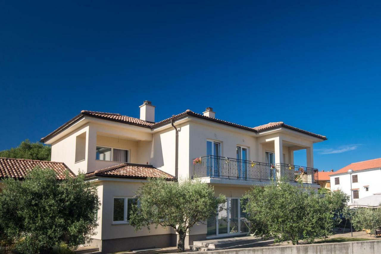 Studio Apartment Lucija Krk Town Exterior photo